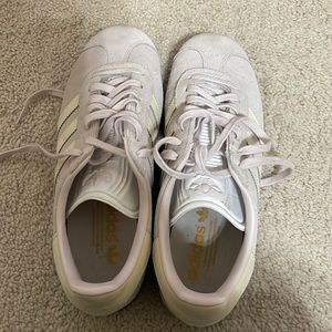 Lilac Adidas Gazelle Sneaker with Gum Sole